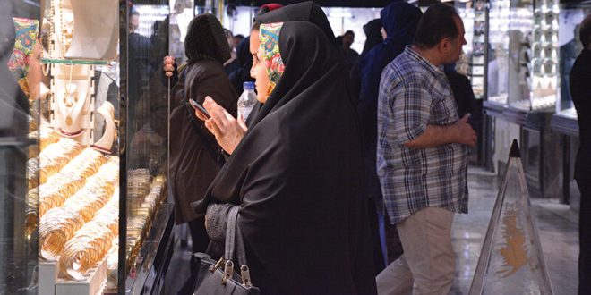 طلا ۵۲۰ هزار تومان گران شد/ سیگنال صعودی به بازار ارز رسید